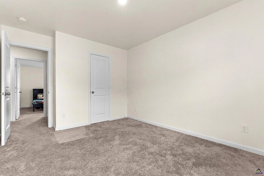 Building Photo - 3335 Bridgewood Dr