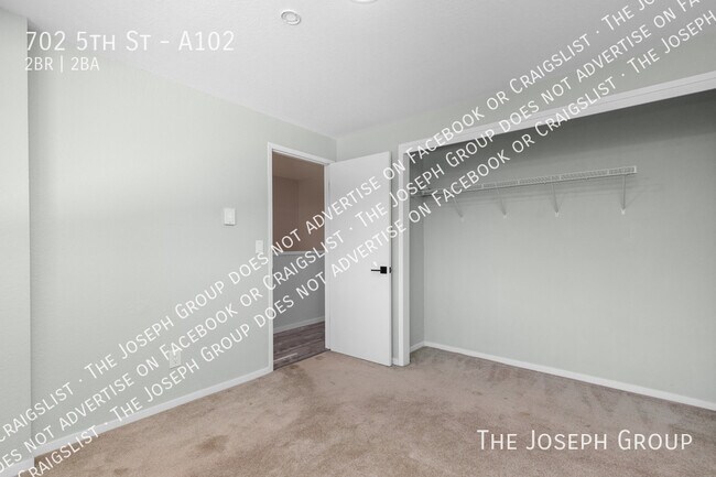 Building Photo - 702 5th St