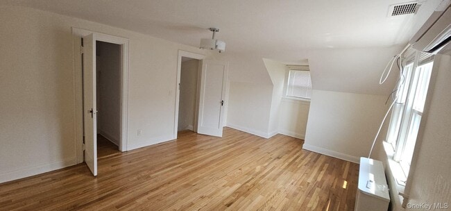 Building Photo - 19 Poppy Ave