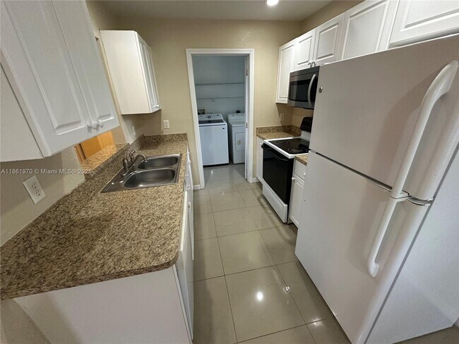 Building Photo - 5548 Birdsong Ln