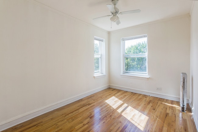 Building Photo - Wolcott Court - 1828 W Lawrence Ave
