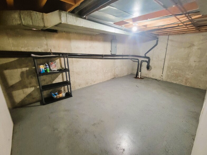 Building Photo - 1709 N Brunswick Ln