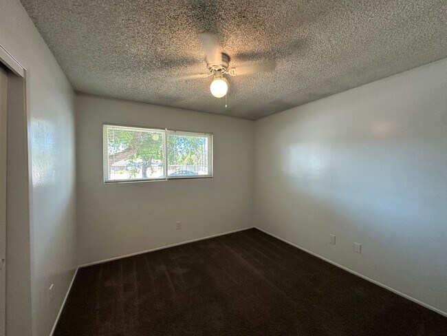 Building Photo - 1709 Evergreen Ave