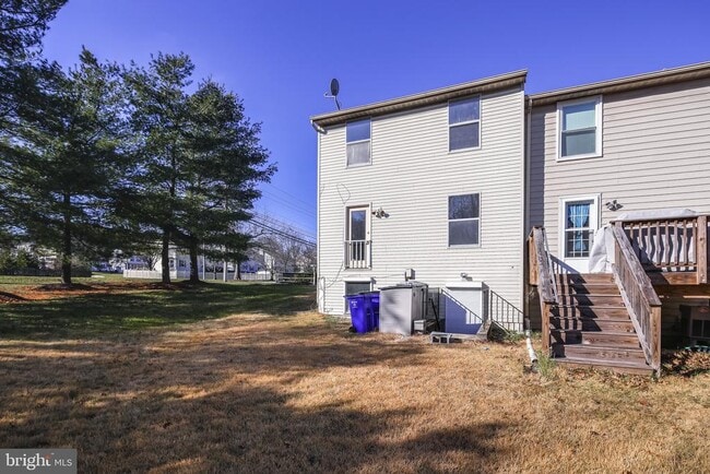 Building Photo - 8000 Green Tree Ct