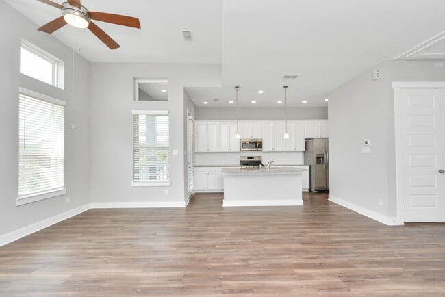 Building Photo - 713 Strawberry Pines Ct