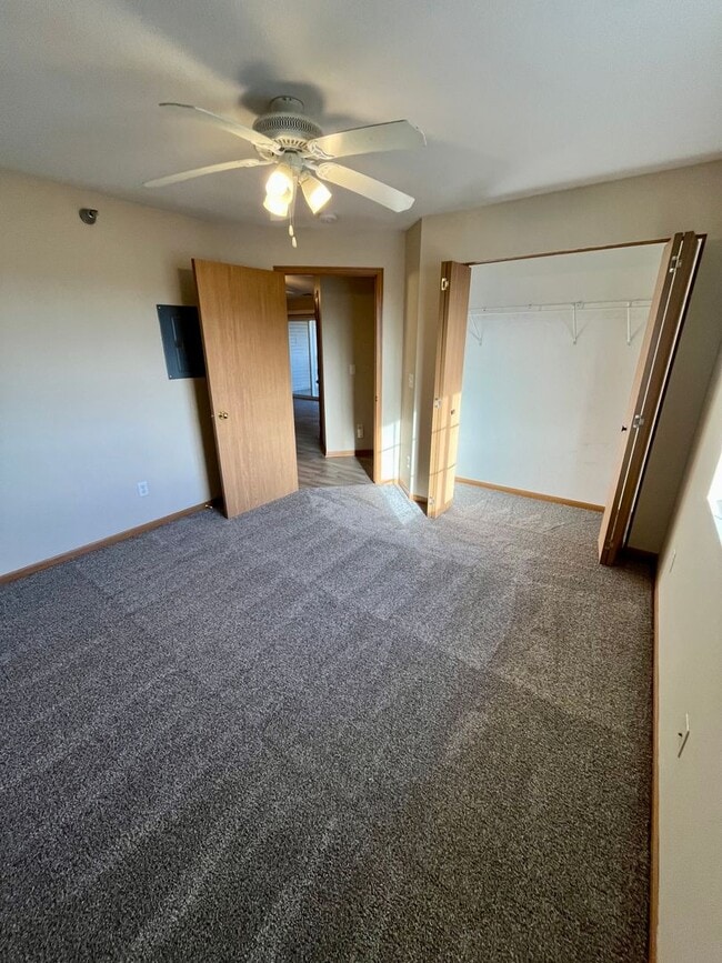 Building Photo - Condo For Rent!