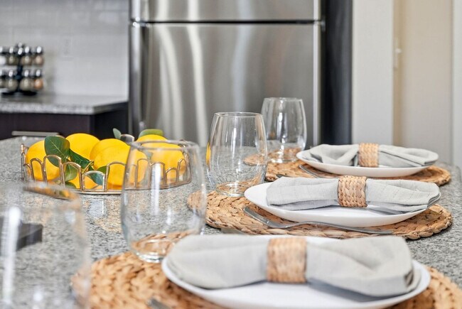 Building Photo - 1702 W Cleveland St