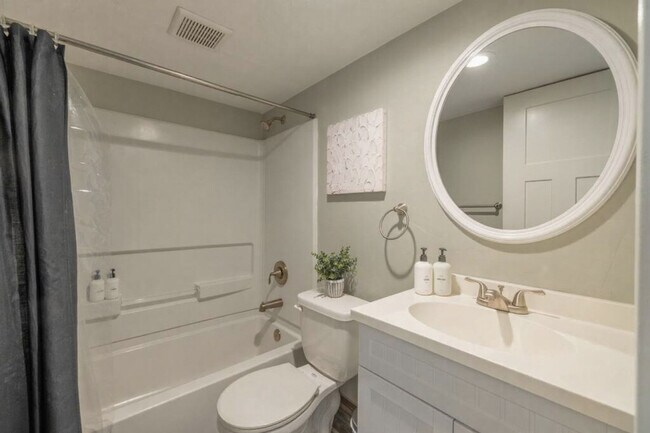 Building Photo - 5032 Bear Trap Dr