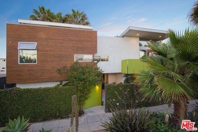 Building Photo - 1046 6th Ave