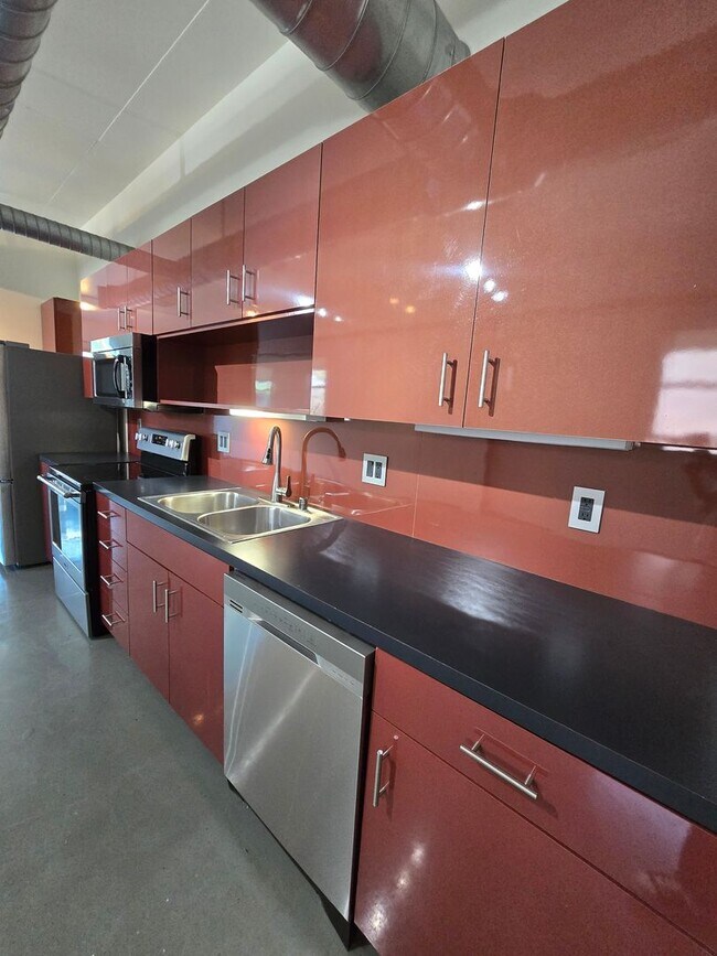 Building Photo - Luxurious 2BR , 2BA 2nd floor loft in East Downtown Area- aprox 1650 sq ft