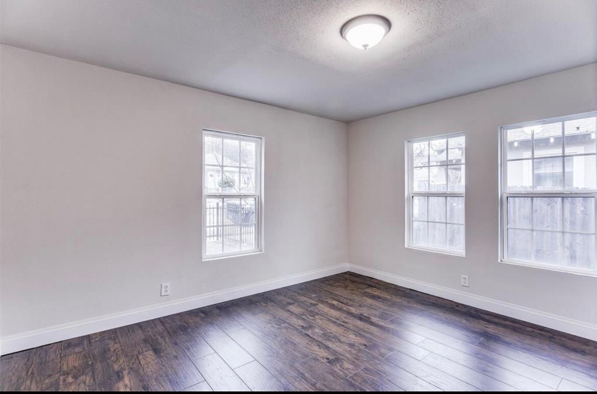 Building Photo - 2832 Avenue I