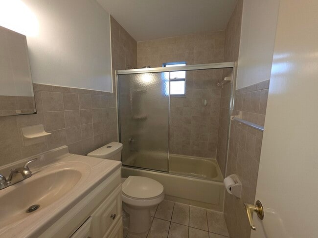 Building Photo - 231 Hibiscus St