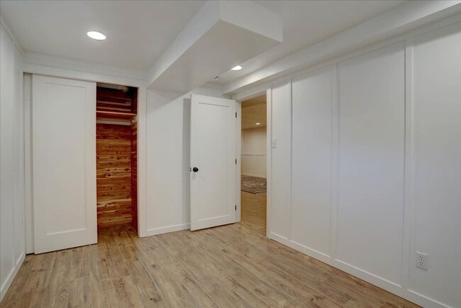 Building Photo - Beautifully renovated ranch home with drea...