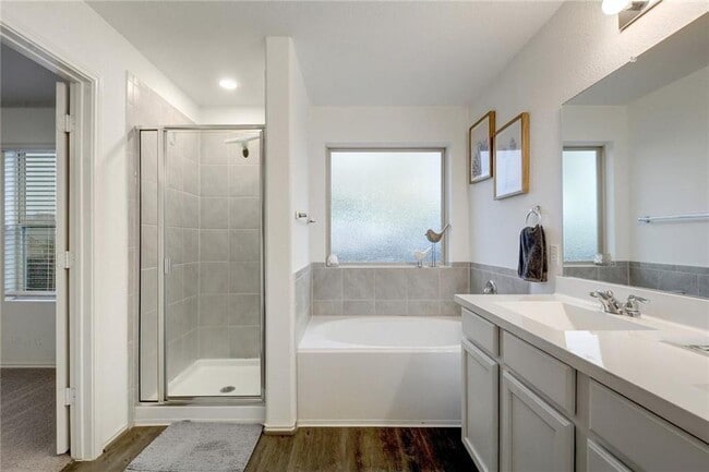 Building Photo - 15400 Summer Ray Dr