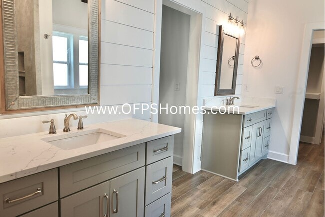 Building Photo - 4bed Home within Walking Distance to Sound