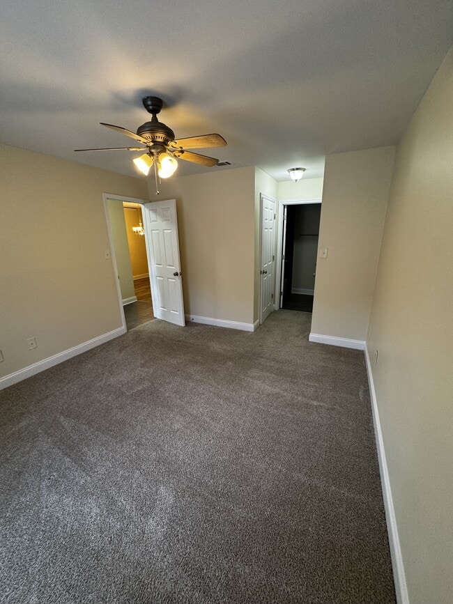 Building Photo - 1055 Baxter St