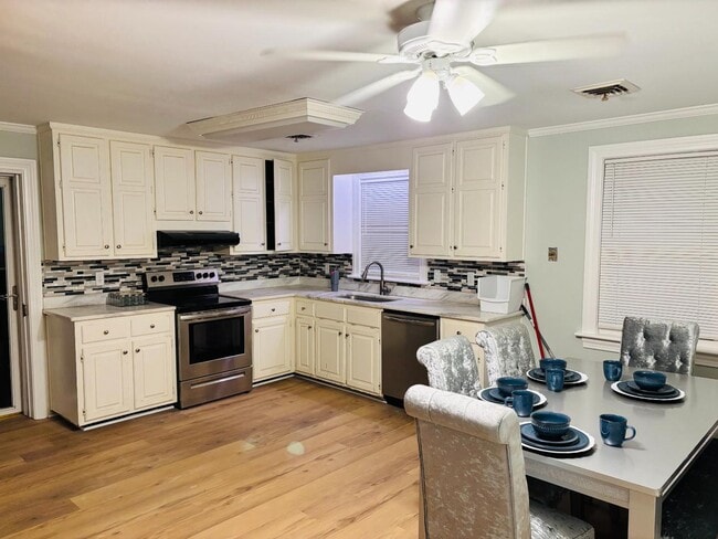 Building Photo - 624 Barcliff Rd