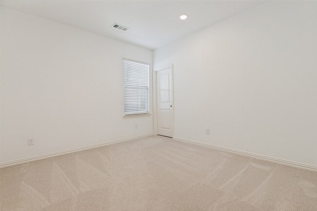 Building Photo - 4766 Lunker St