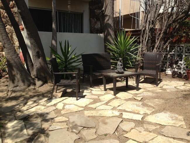 Walk Street Garden - 33 Paloma Ave