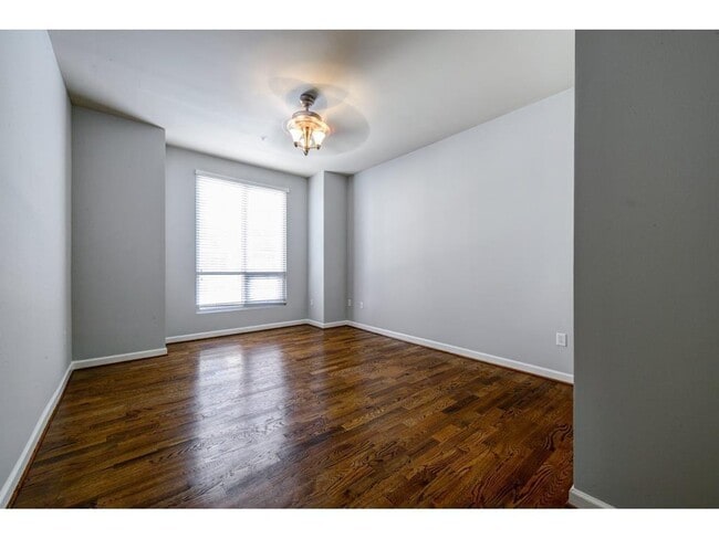 Building Photo - 711 Cosmopolitan Dr NE