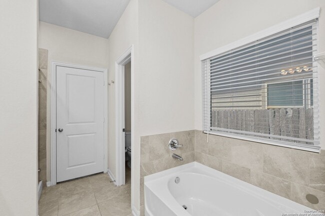 Building Photo - 9219 Cook Crk