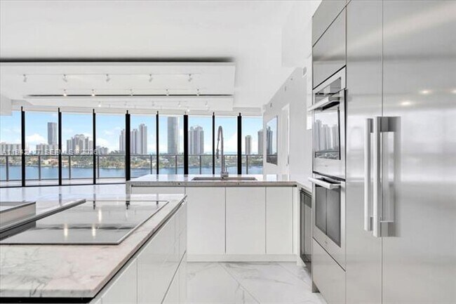 Building Photo - 5500 Island Estates Dr