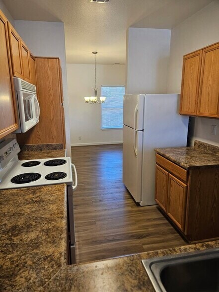 4730 #5 Kitchen - Snyder Avenue Townhomes
