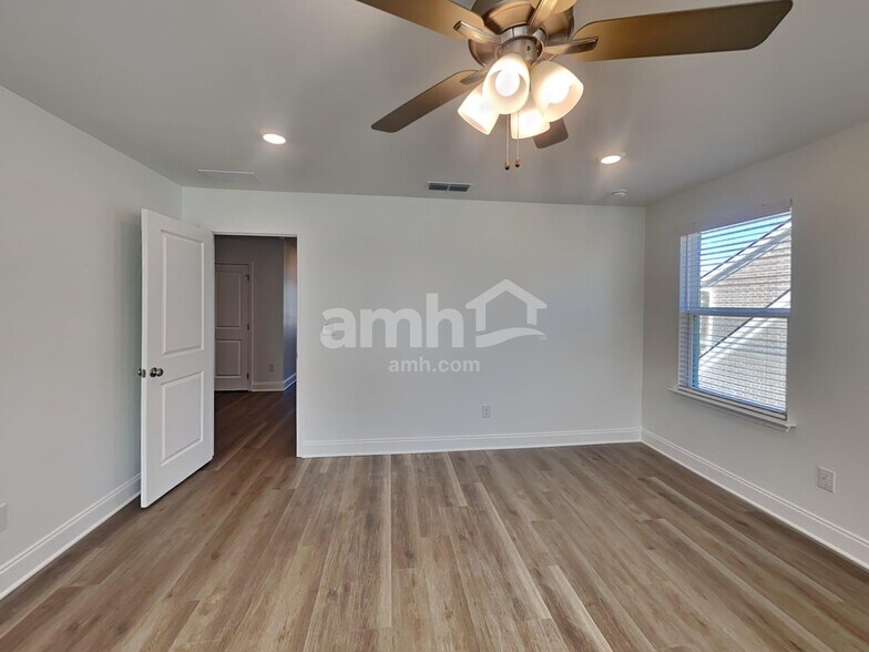 Building Photo - 205 Argea Dr