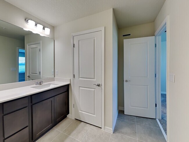 Building Photo - 3117 Emerald Acrs Ln