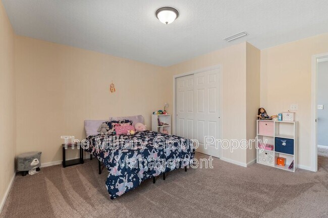Building Photo - 2522 Lantana Ln
