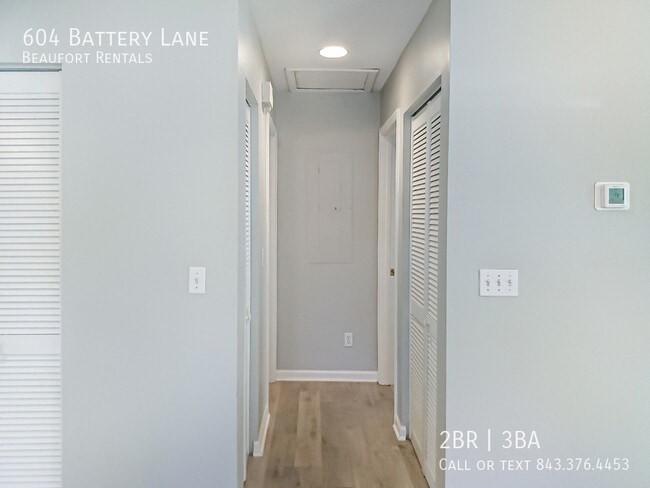 Building Photo - 604 Battery Ln