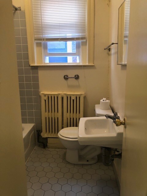 Building Photo - 3916 Pine St