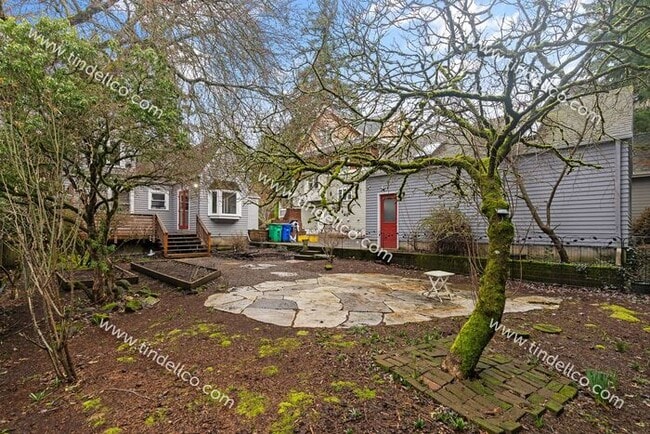 Building Photo - Spacious Pet Friendly Cape Cod in Multnomah Village with detached garage!