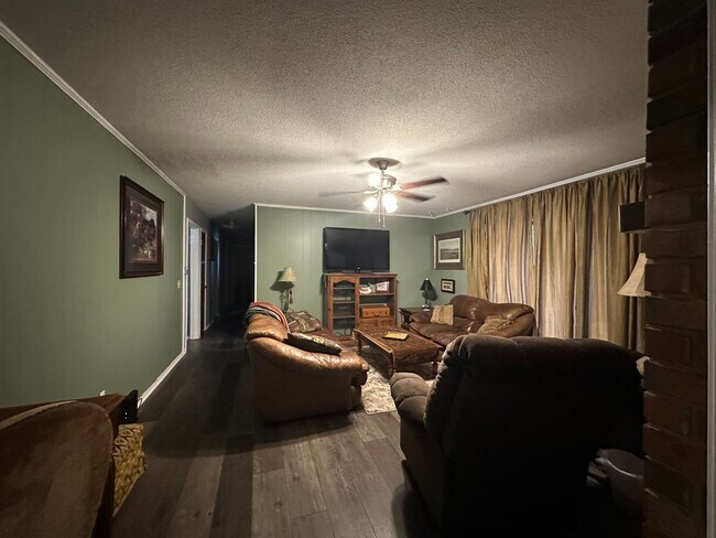 Building Photo - Introducing a charming 3-bedroom, 2.5-bathroom house located in the desirable area of Russellville