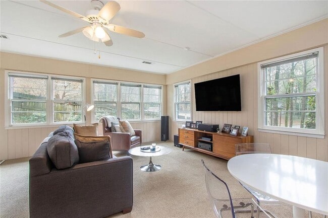 Building Photo - 3873 Land O Lakes Dr NE