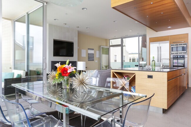 Building Photo - 1013 Mandalay Beach Rd