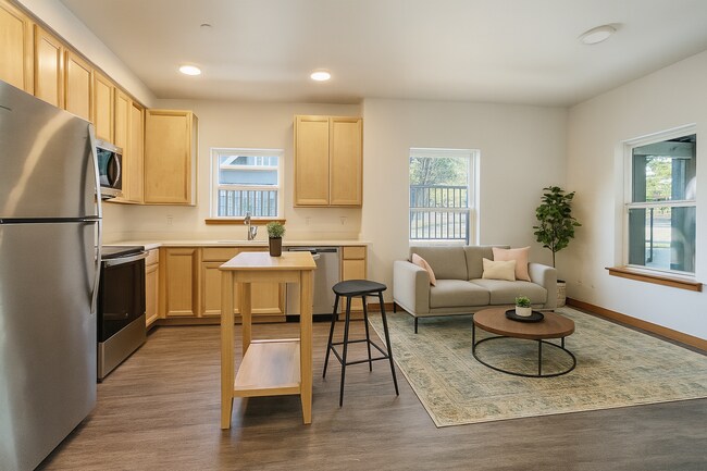 Building Photo - AVAILABLE NOW (FLEXIBLE TERMS): 3 bdrm, 1 bath Unit Near WWU and Downtown! FLEXIBLE LEASE DATES!