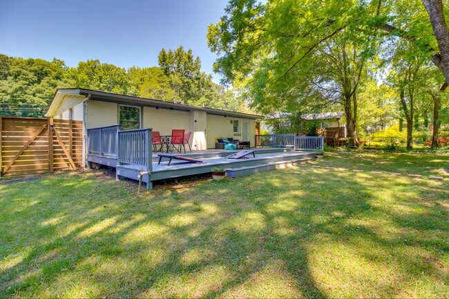 Building Photo - 3218 Highland Dr SE