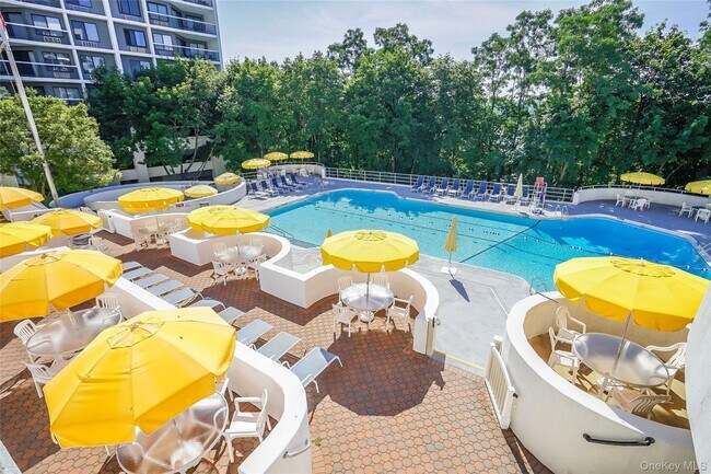 Building Photo - 400 High Point Dr