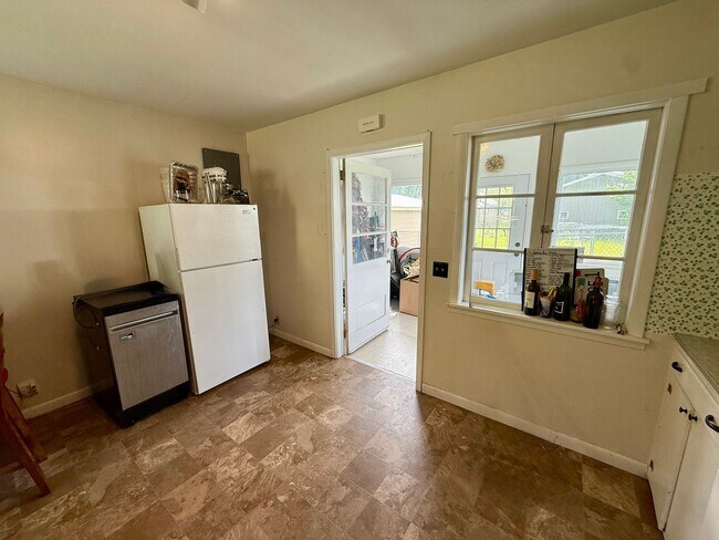 Building Photo - Charming 2 Bed / 1 Bath Home in Bonner! Pet Friendly!