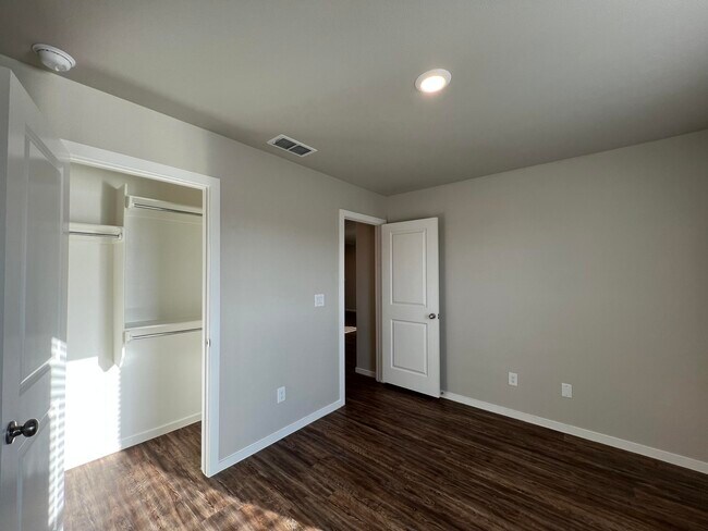 Building Photo - 3401 Tiffin Ave