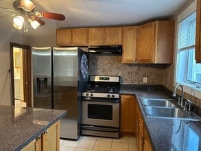 Building Photo - 34 Perkins St