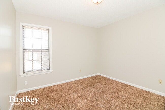 Building Photo - 4630 Sandy Park Dr