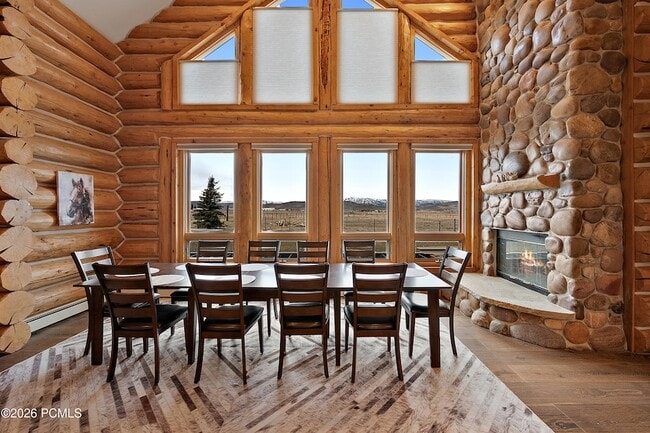 Building Photo - 948 S Foothill Dr