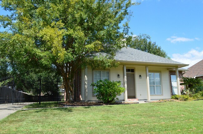 Building Photo - 18574 Lake Iris Ave
