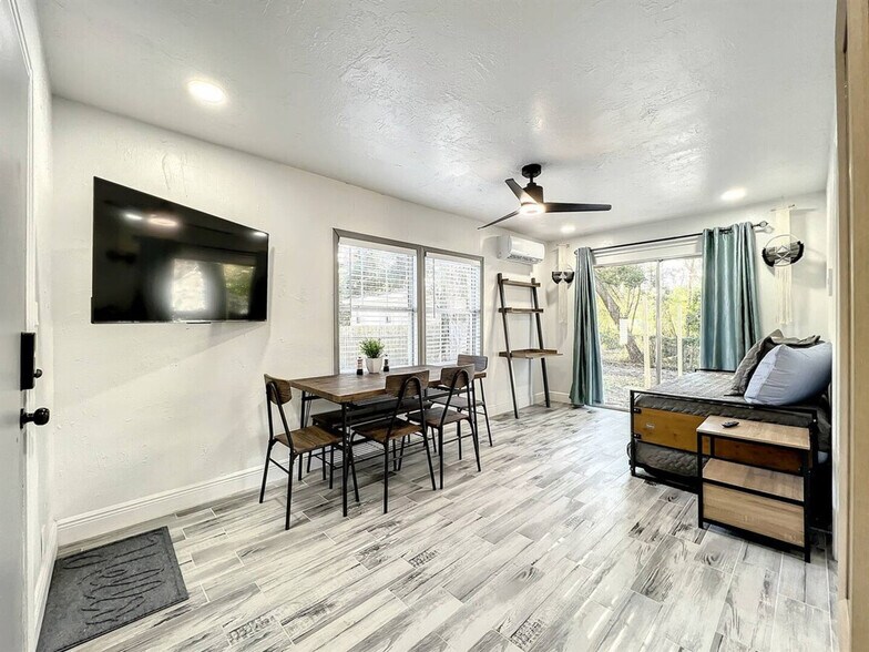 Building Photo - 2317 Homeland St