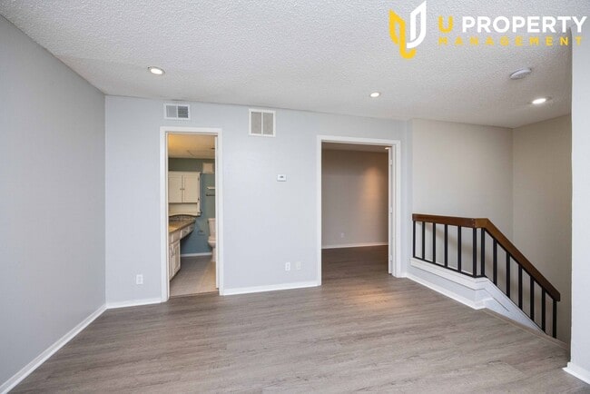 Building Photo - Updated Condo with New Vinyl Flooring & Ne...