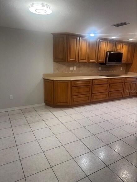 Building Photo - 8320 Sanden Dr