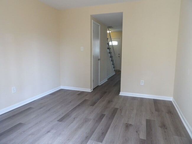 Building Photo - 408 Savage Dr