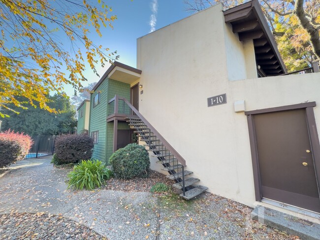 Primary Photo - Spectacular Woodoak Condo